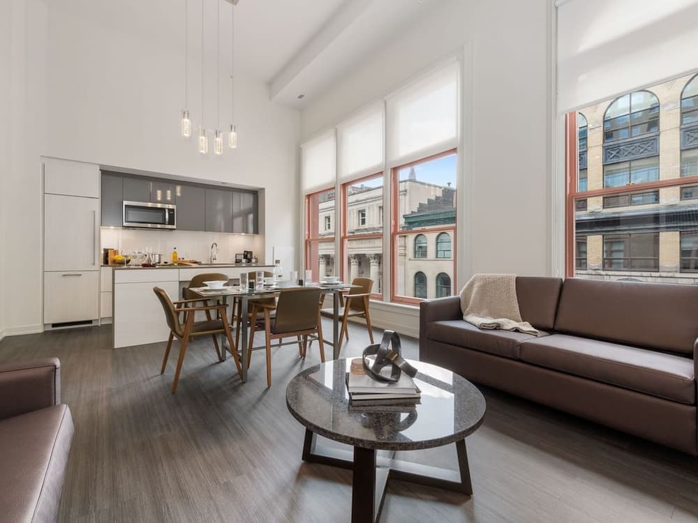 A kitchen with stainless steel appliances and a breakfast bar at Ottawa hotel Restays