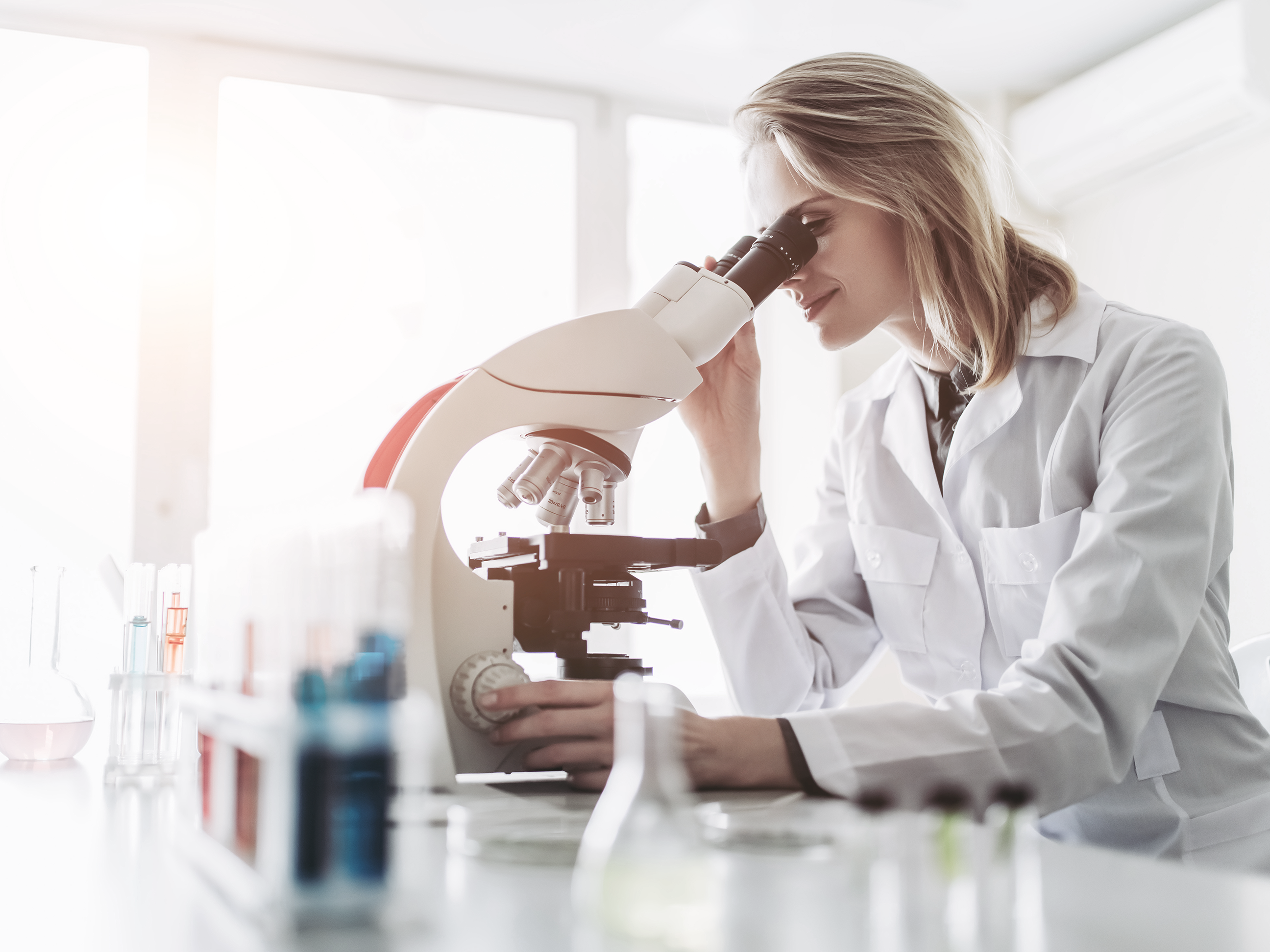LifeSciencesFacilitiesManagement_Hero_1296x972 1