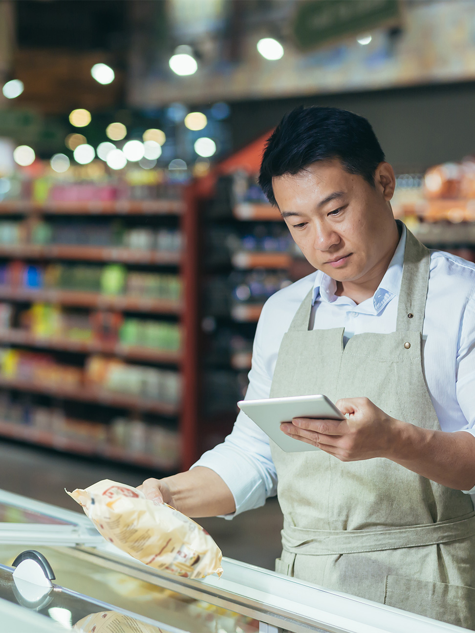 food-beverage-tomorrow-how-grocers-are-approaching-2023-hero