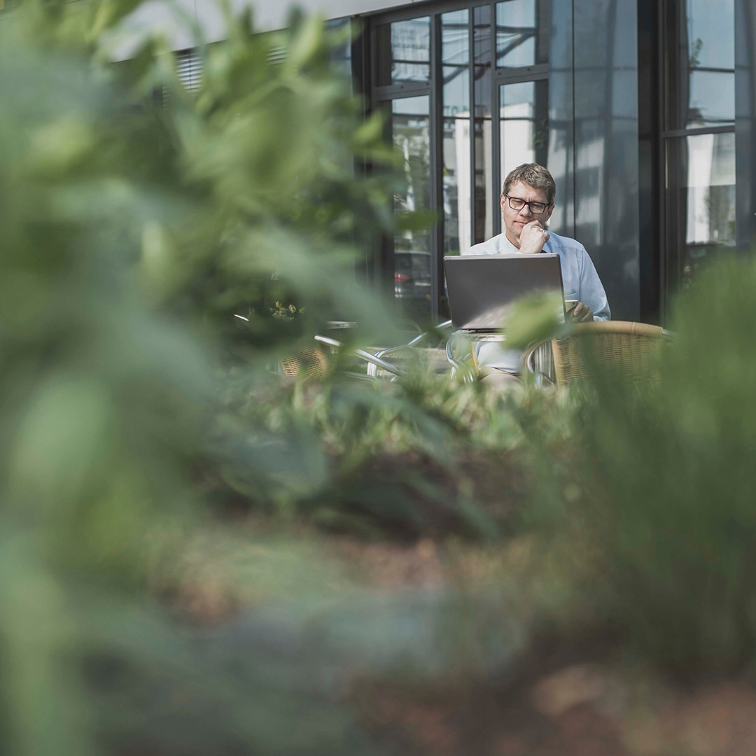 why-investing-in-employees-well-being-hero-2