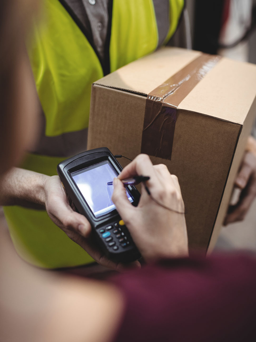 smart-parcel-lockers-a-benefit-for-employees-returning-to-the-office-972x1296