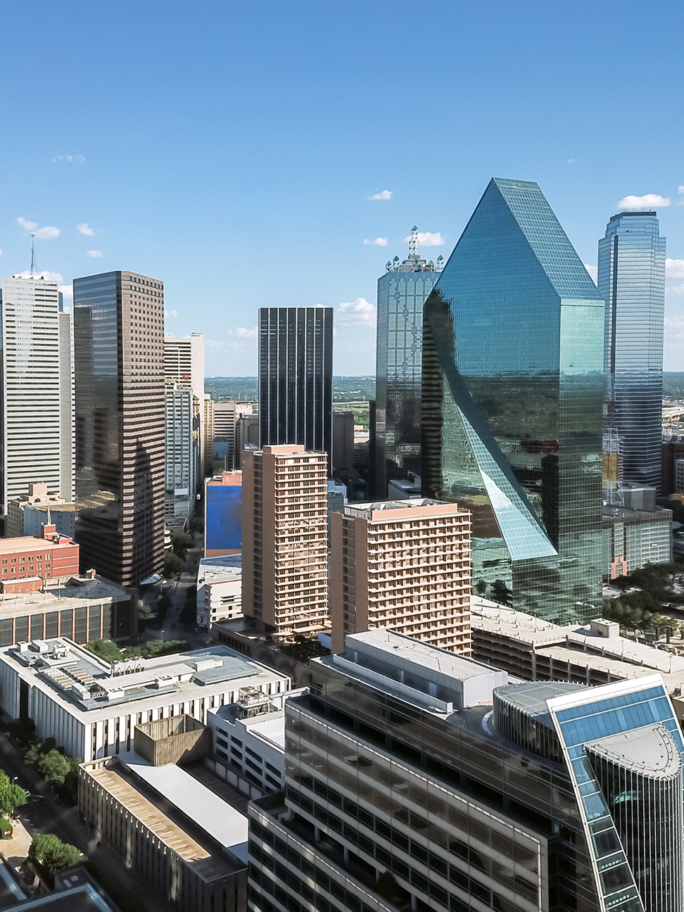 north-america-data-center-trends-h2-2022-Dallas-hero
