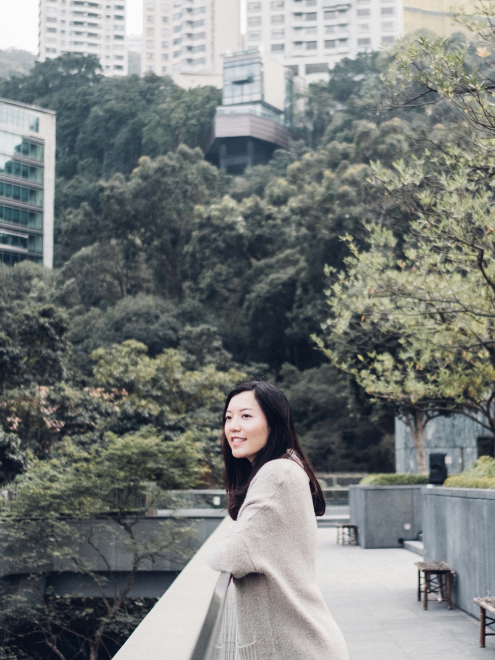 decarbonizing-commercial-real-estate-report-hero 972x1296px