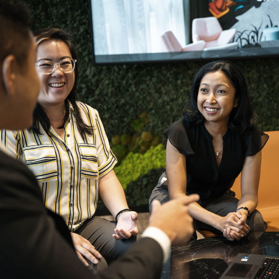 Employees collaborating in a sustainable working space