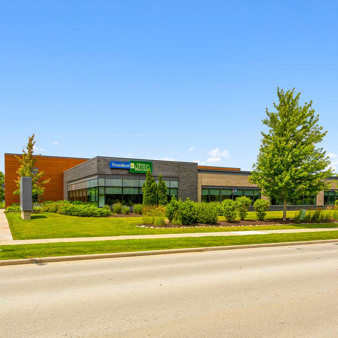 Exterior of MOB in Milwaukee, Wisconsin on a sunny day with green trees